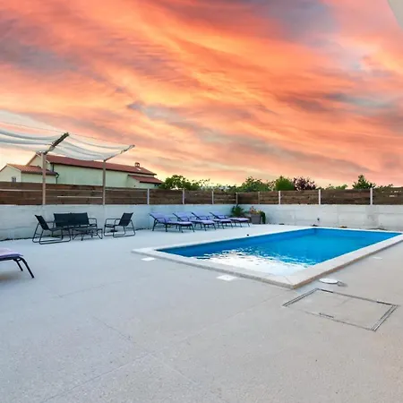 Beautiful Baraka With Pool Near Pazin Villa