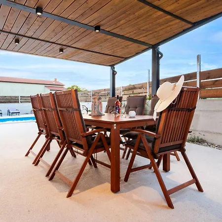 Beautiful Baraka With Pool Near Pazin Villa *