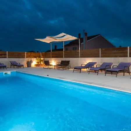 Beautiful Baraka With Pool Near Pazin